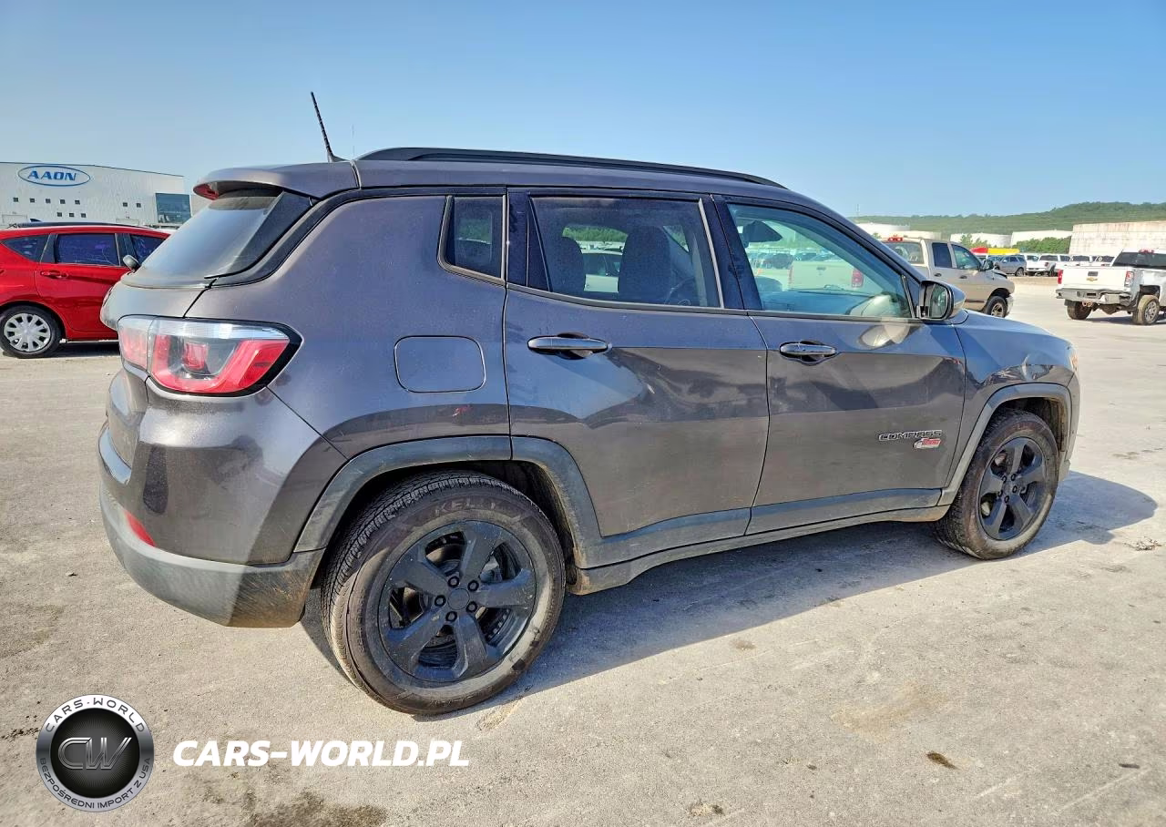 2019 Jeep Compass Latitude VIN:3C4NJCBB6KT856606 - 3