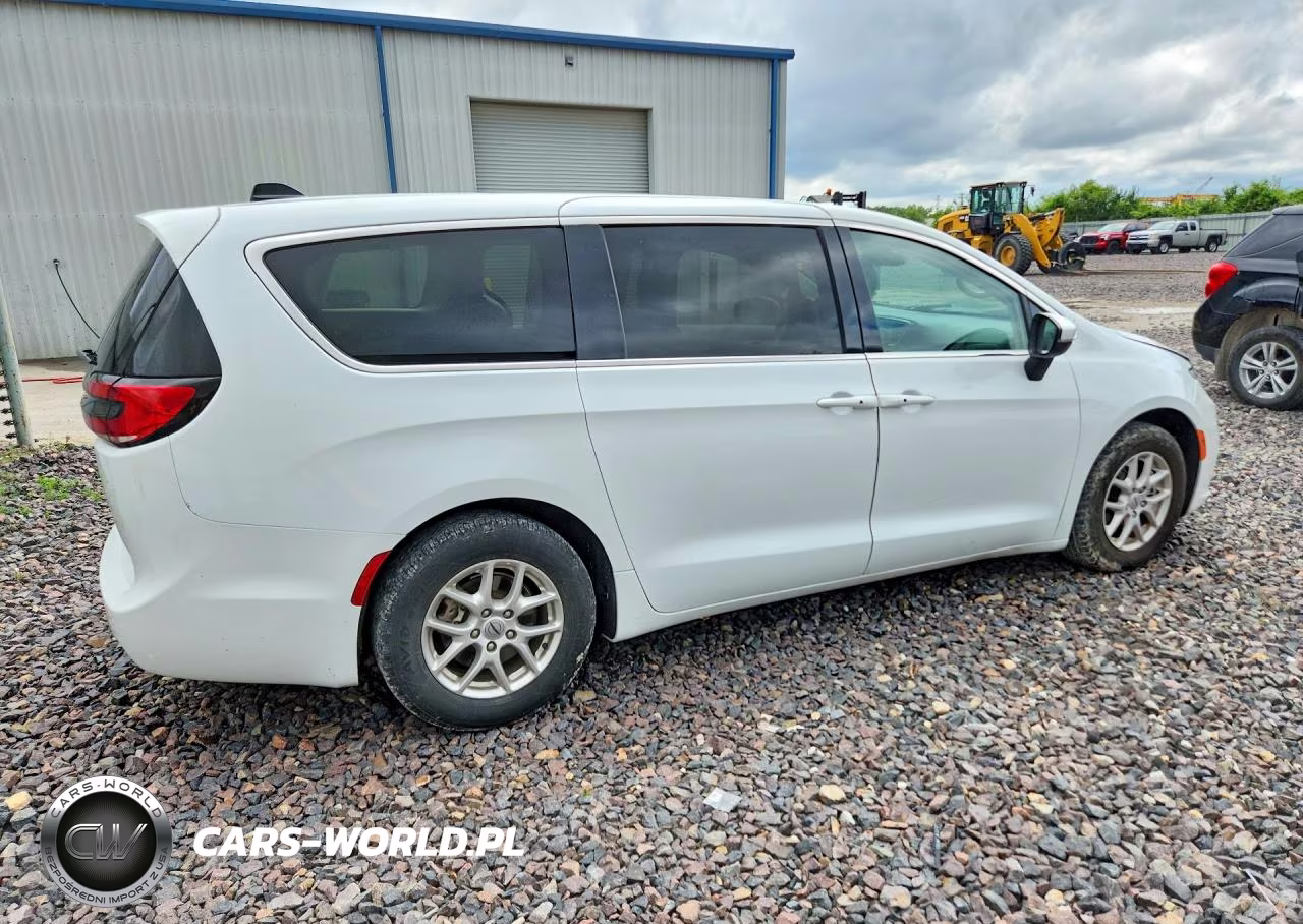 2023 Chrysler Pacifica Touring L VIN:2C4RC1BG2PR597473 - 3