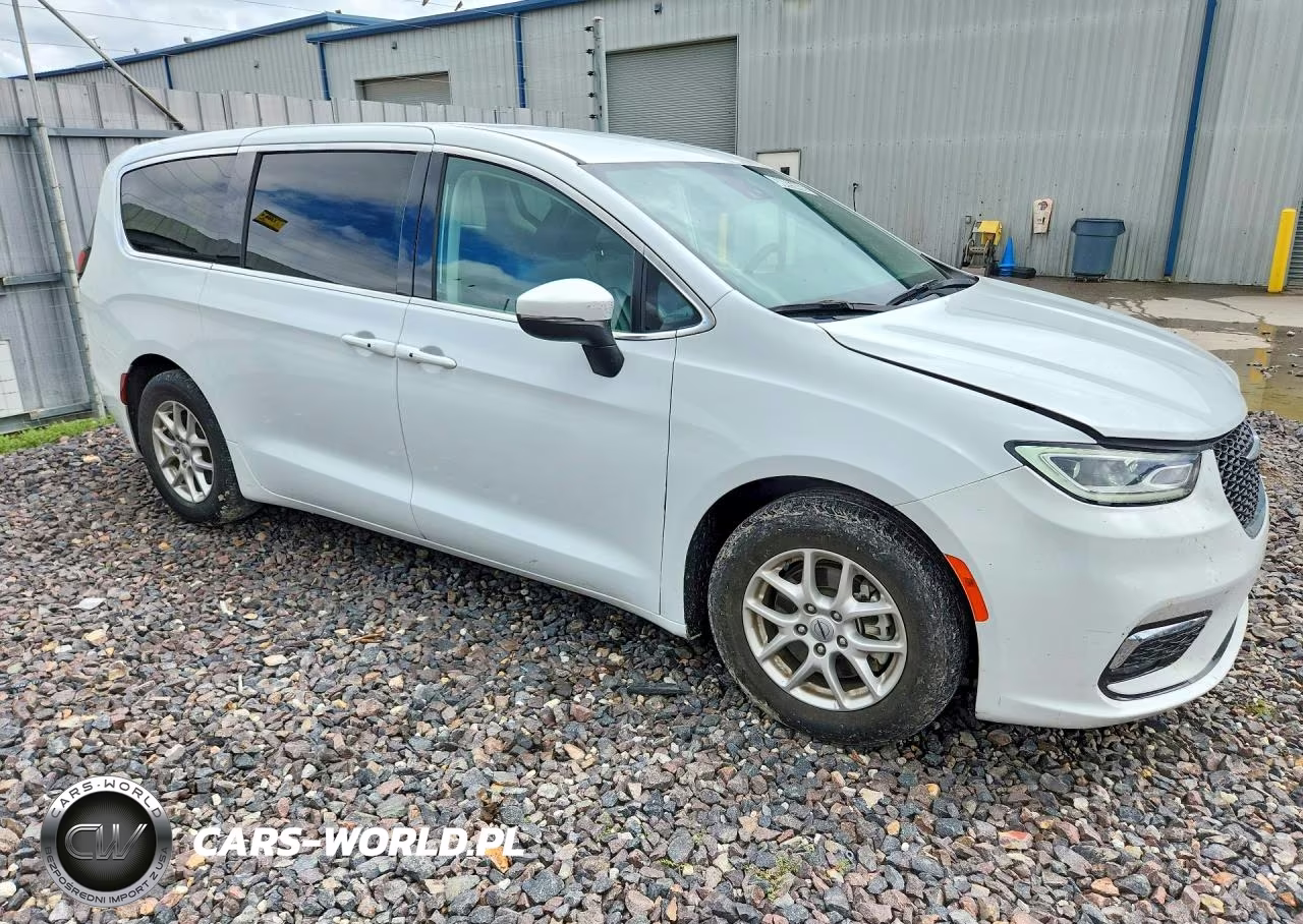 2023 Chrysler Pacifica Touring L VIN:2C4RC1BG2PR597473 - 4