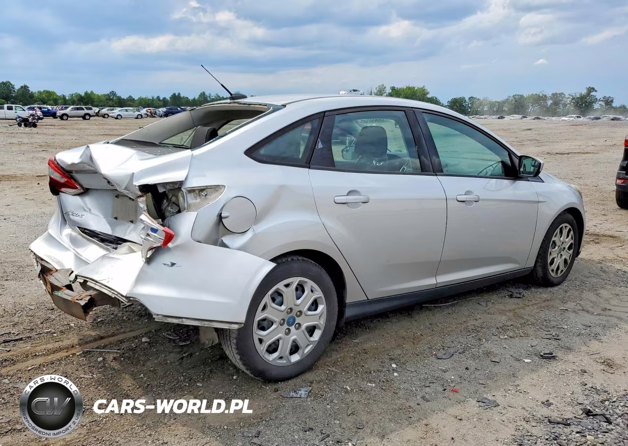 2012 Ford Focus Se VIN:1FAHP3F28CL217331 - 3