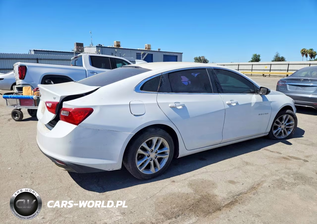 2018 Chevrolet Malibu VIN:1G1ZD5ST9JF129149 - 3