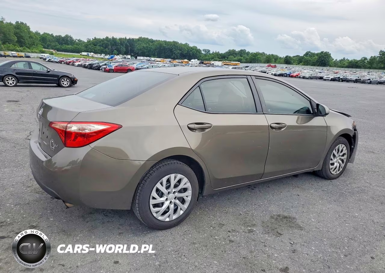 2017 Toyota Corolla Le VIN:2T1BURHE9HC855699 - 3