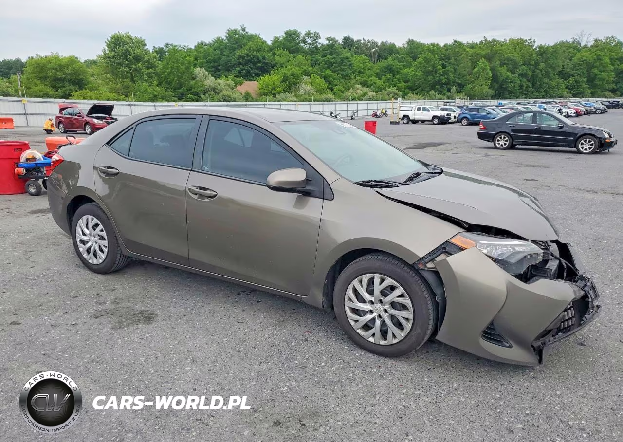 2017 Toyota Corolla Le VIN:2T1BURHE9HC855699 - 4