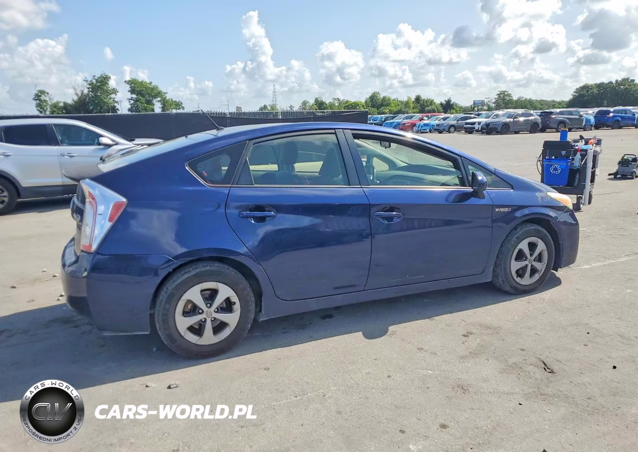 2013 Toyota Prius Two VIN:JTDKN3DU2D1629431 - 3
