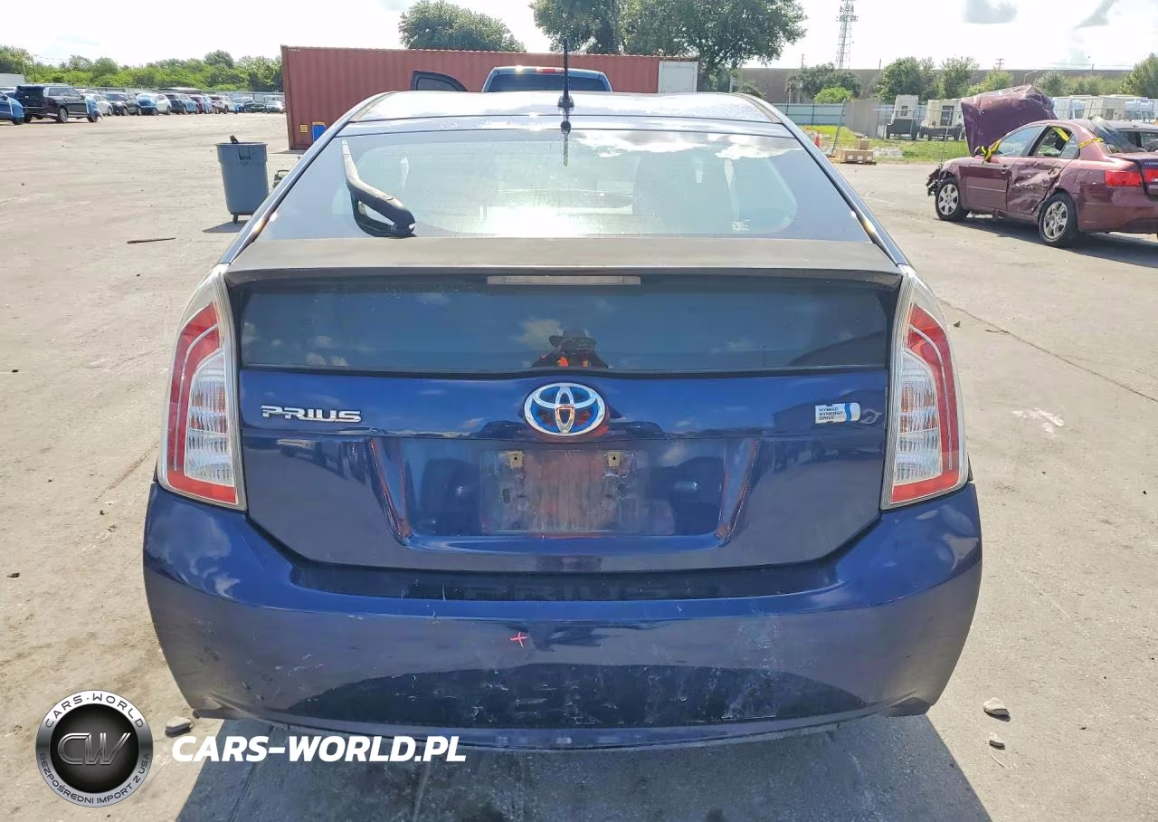 2013 Toyota Prius Two VIN:JTDKN3DU2D1629431 - 6