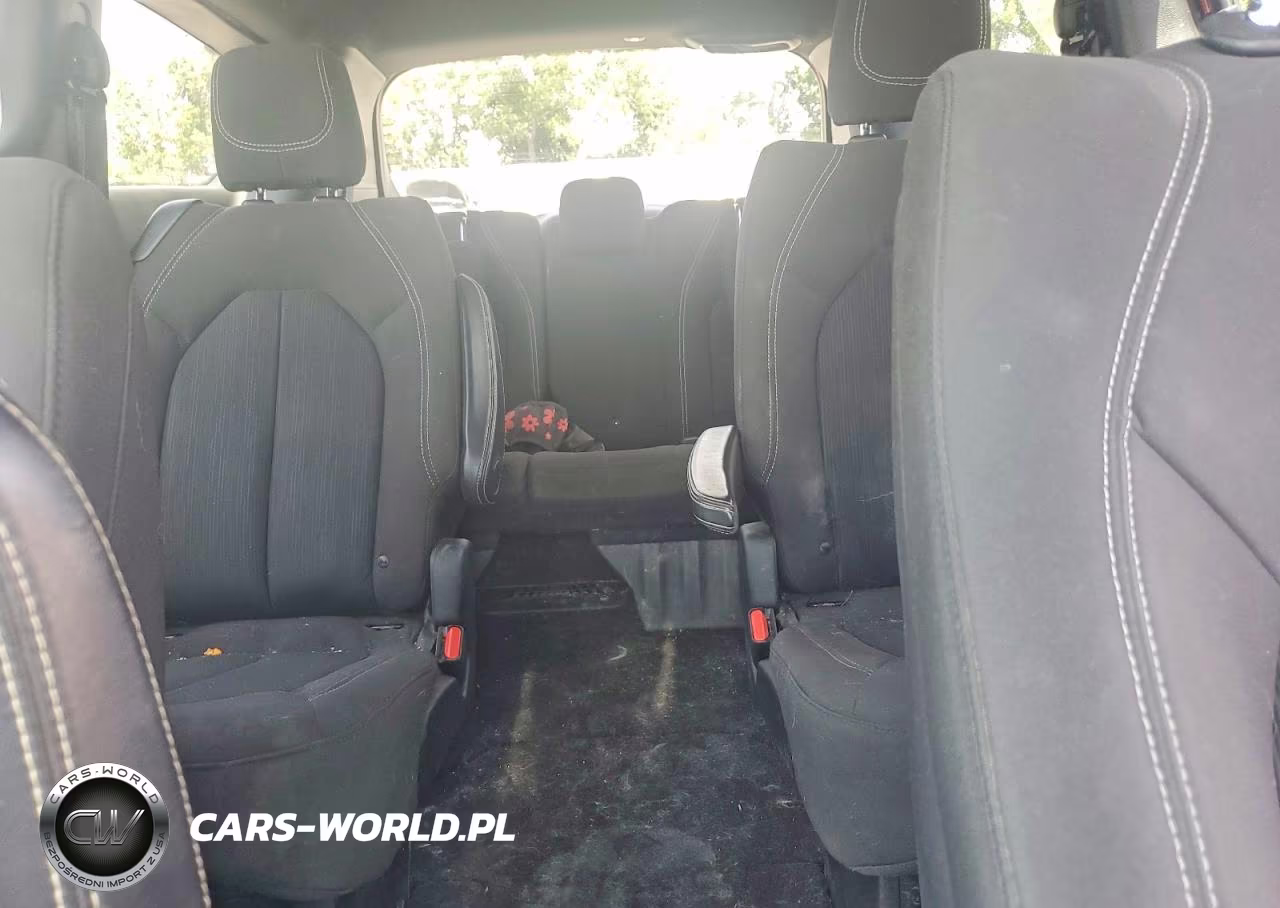 2019 Chrysler Pacifica Touring Plus VIN:2C4RC1FG8KR532016 - 10