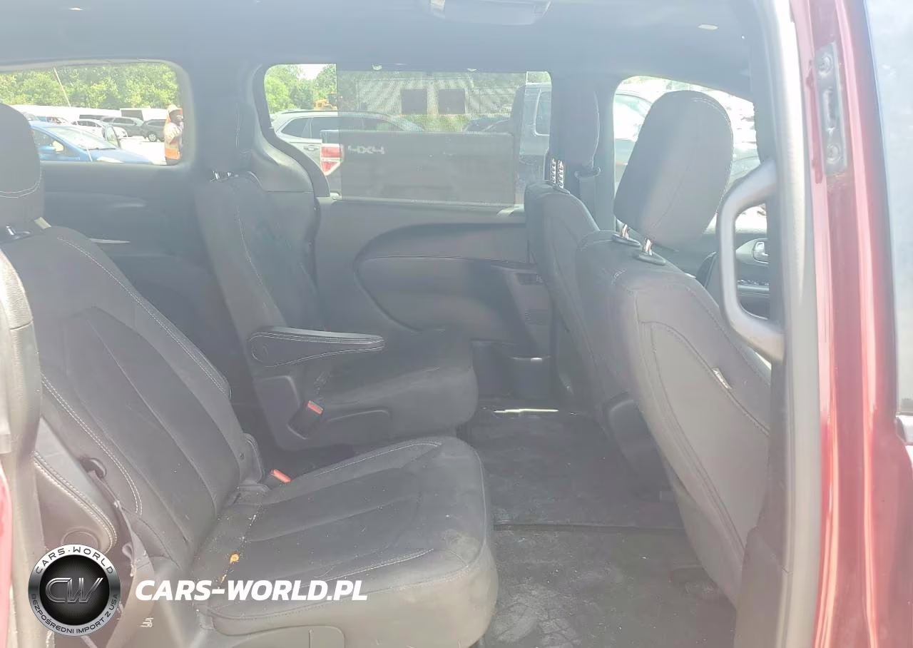 2019 Chrysler Pacifica Touring Plus VIN:2C4RC1FG8KR532016 - 11