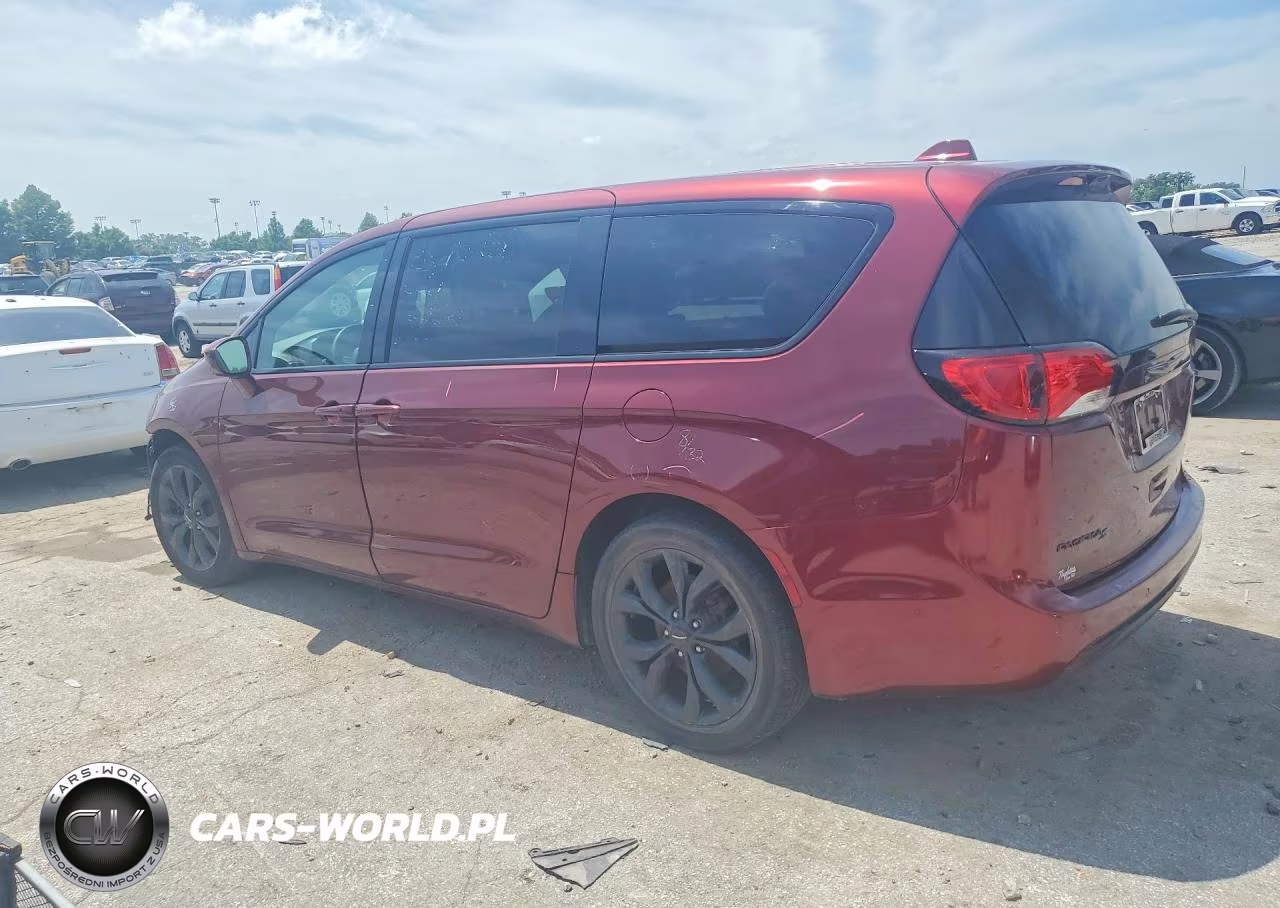 2019 Chrysler Pacifica Touring Plus VIN:2C4RC1FG8KR532016 - 2