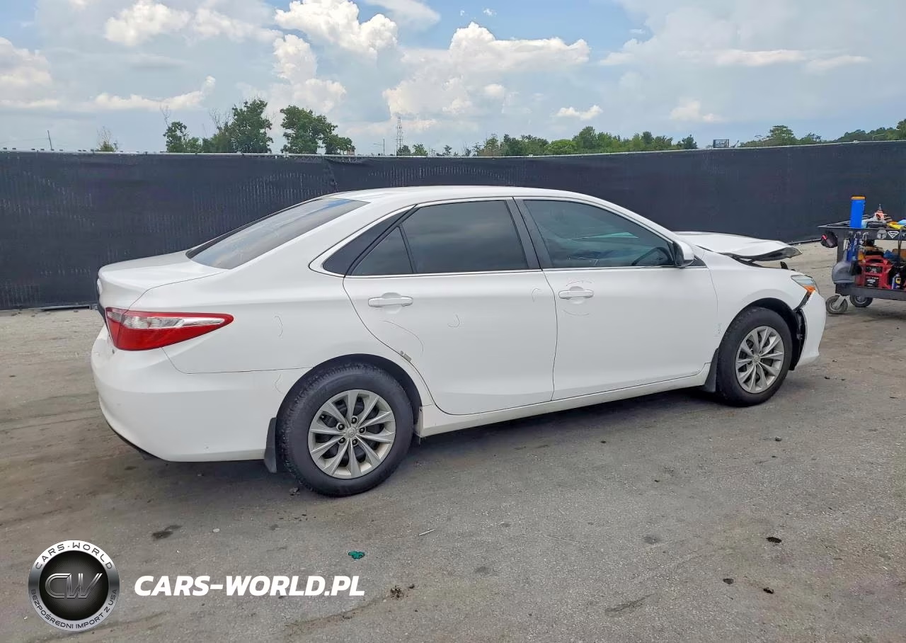 2015 Toyota Camry Le VIN:4T1BF1FK9FU008858 - 3