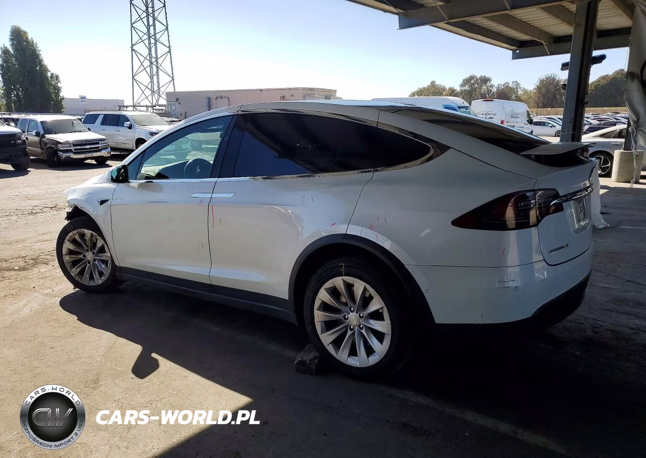 2018 Tesla Model X VIN:5YJXCAE21JF106367 - 2