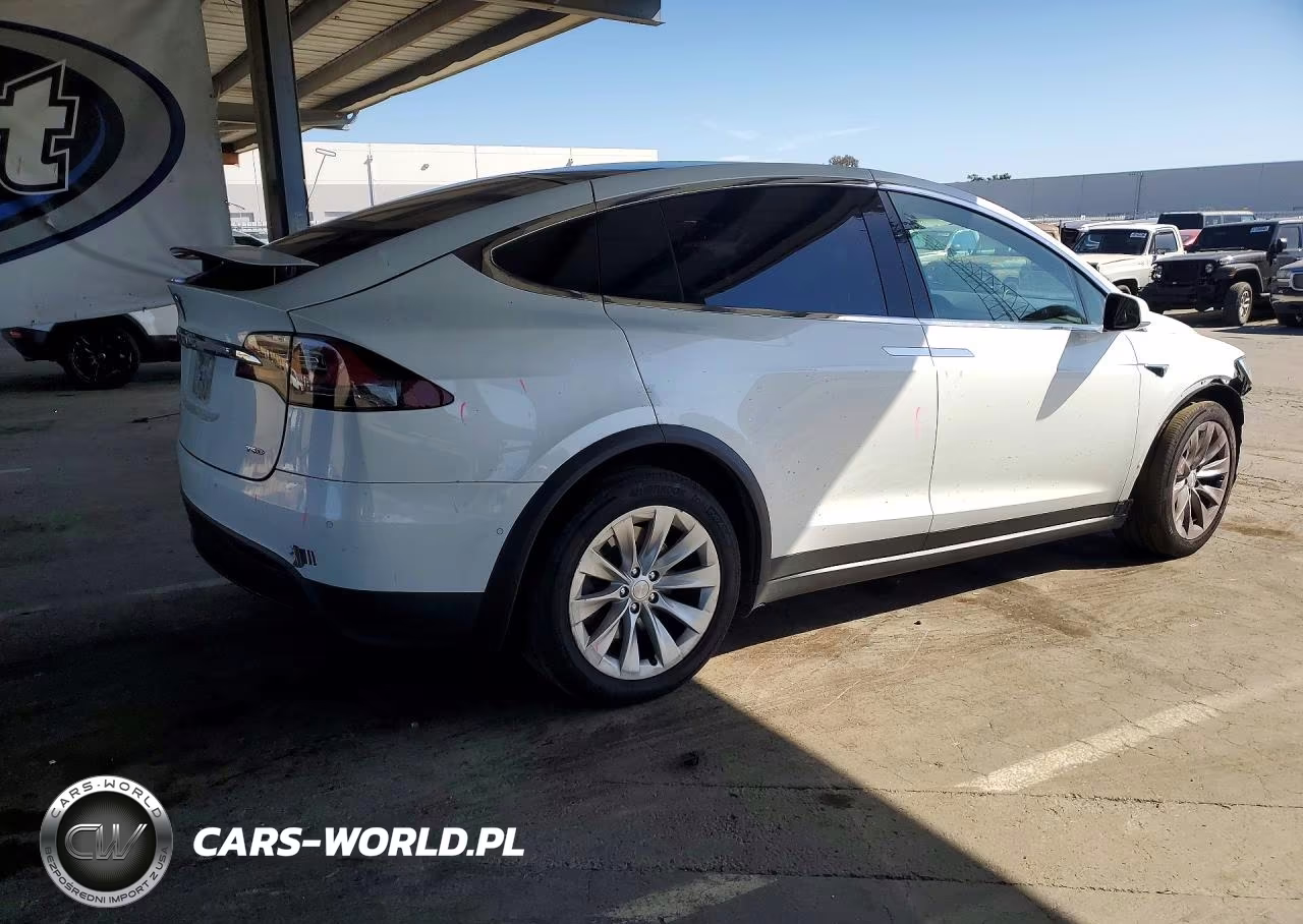 2018 Tesla Model X VIN:5YJXCAE21JF106367 - 3