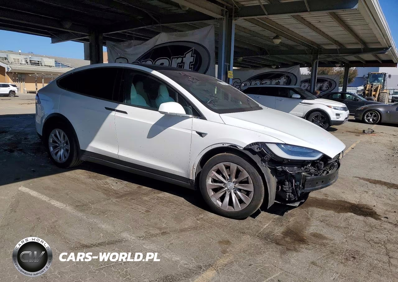 2018 Tesla Model X VIN:5YJXCAE21JF106367 - 4