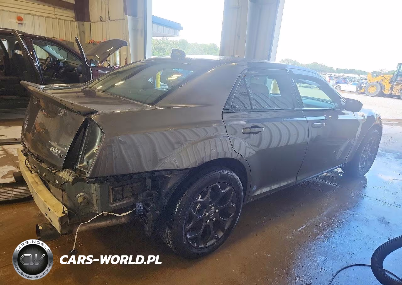2019 Chrysler 300 S VIN:2C3CCAGG2KH631509 - 3
