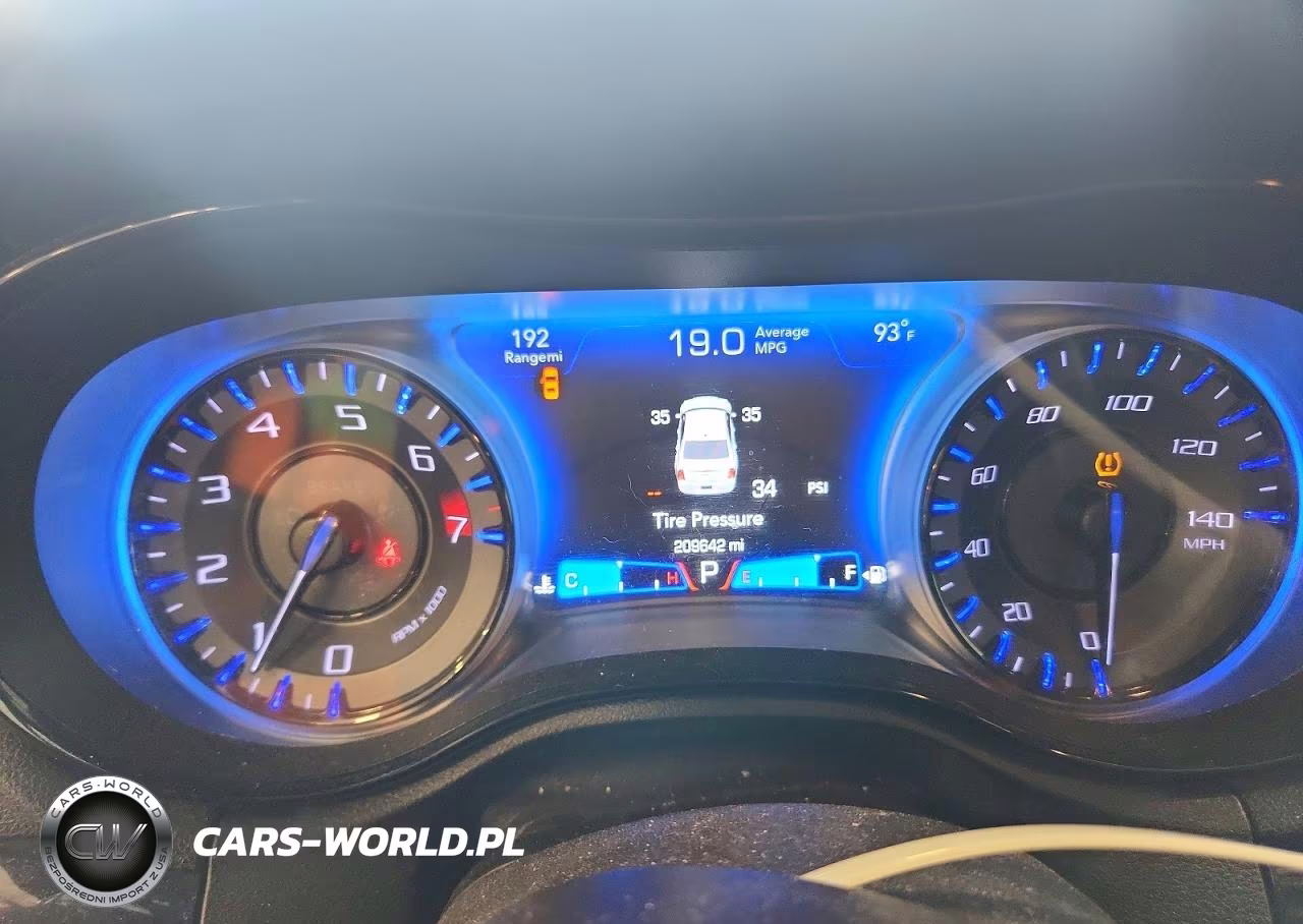 2019 Chrysler 300 S VIN:2C3CCAGG2KH631509 - 9