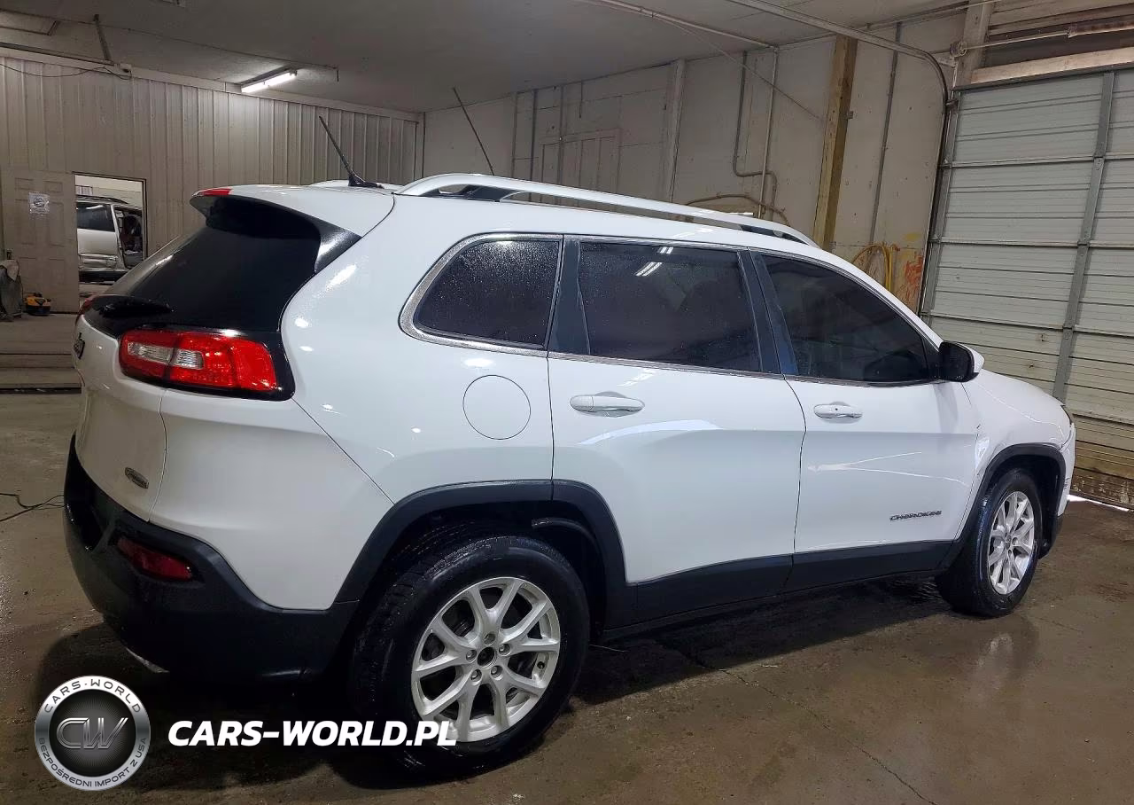 2015 Jeep Cherokee Latitude VIN:1C4PJMCS1FW603903 - 3