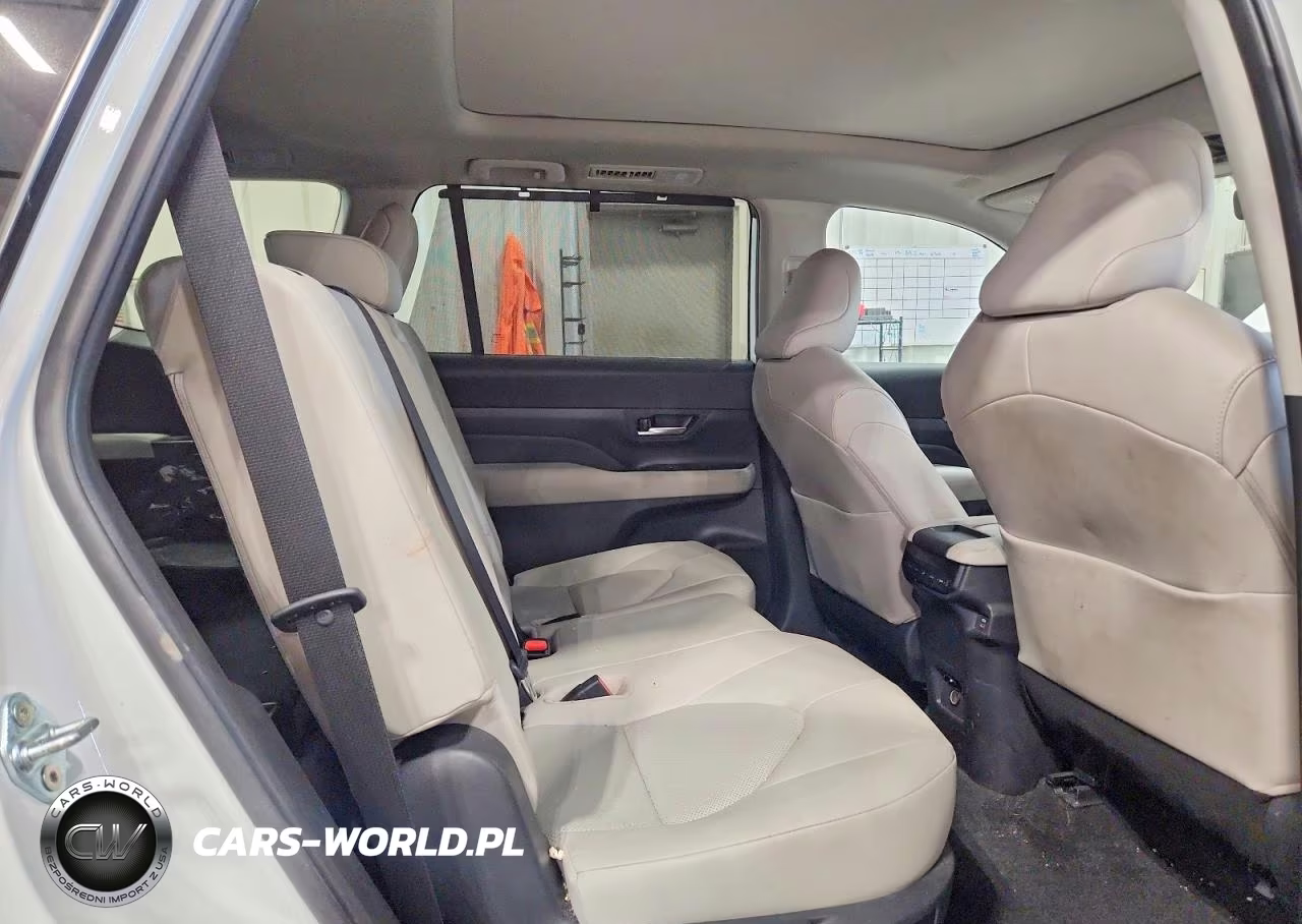 2024 Toyota Grand Highlander Xle VIN:5TDAAAB51RS047810 - 11