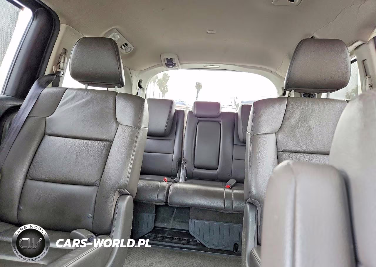 2011 Honda Odyssey Touring VIN:5FNRL5H95BB049116 - 10