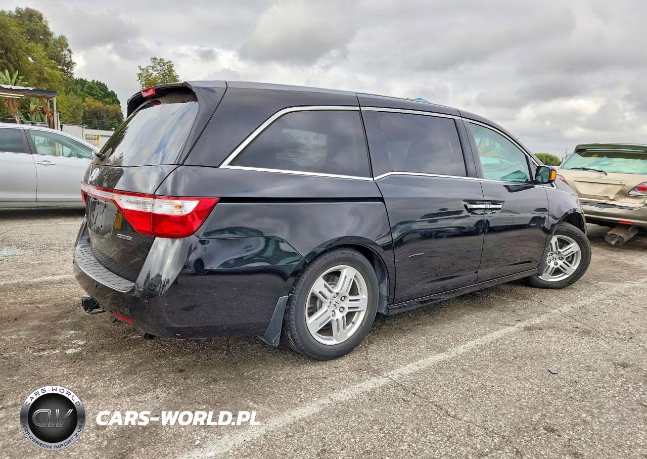 2011 Honda Odyssey Touring VIN:5FNRL5H95BB049116 - 3