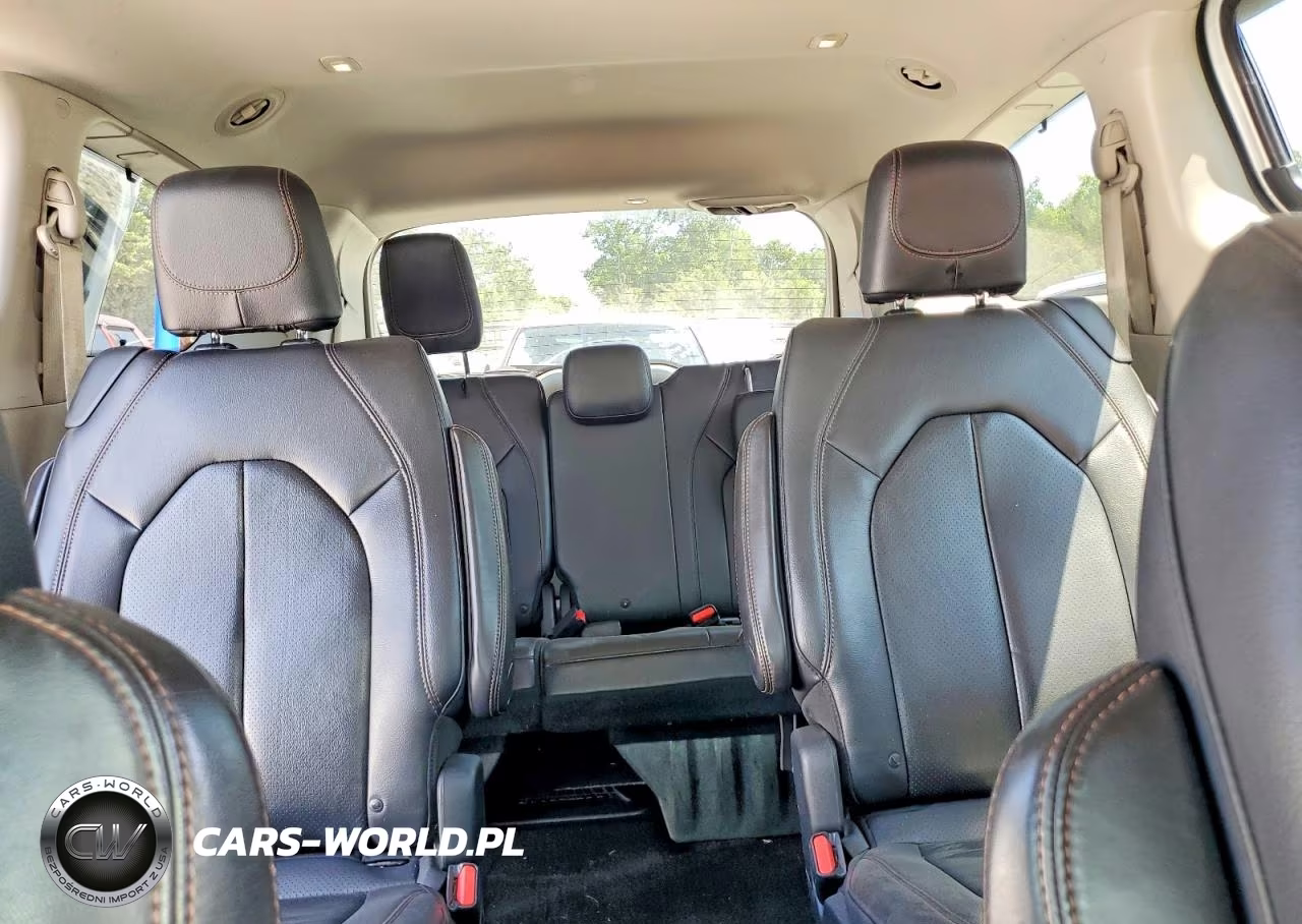 2018 Chrysler Pacifica Touring L VIN:2C4RC1BG0JR120113 - 10