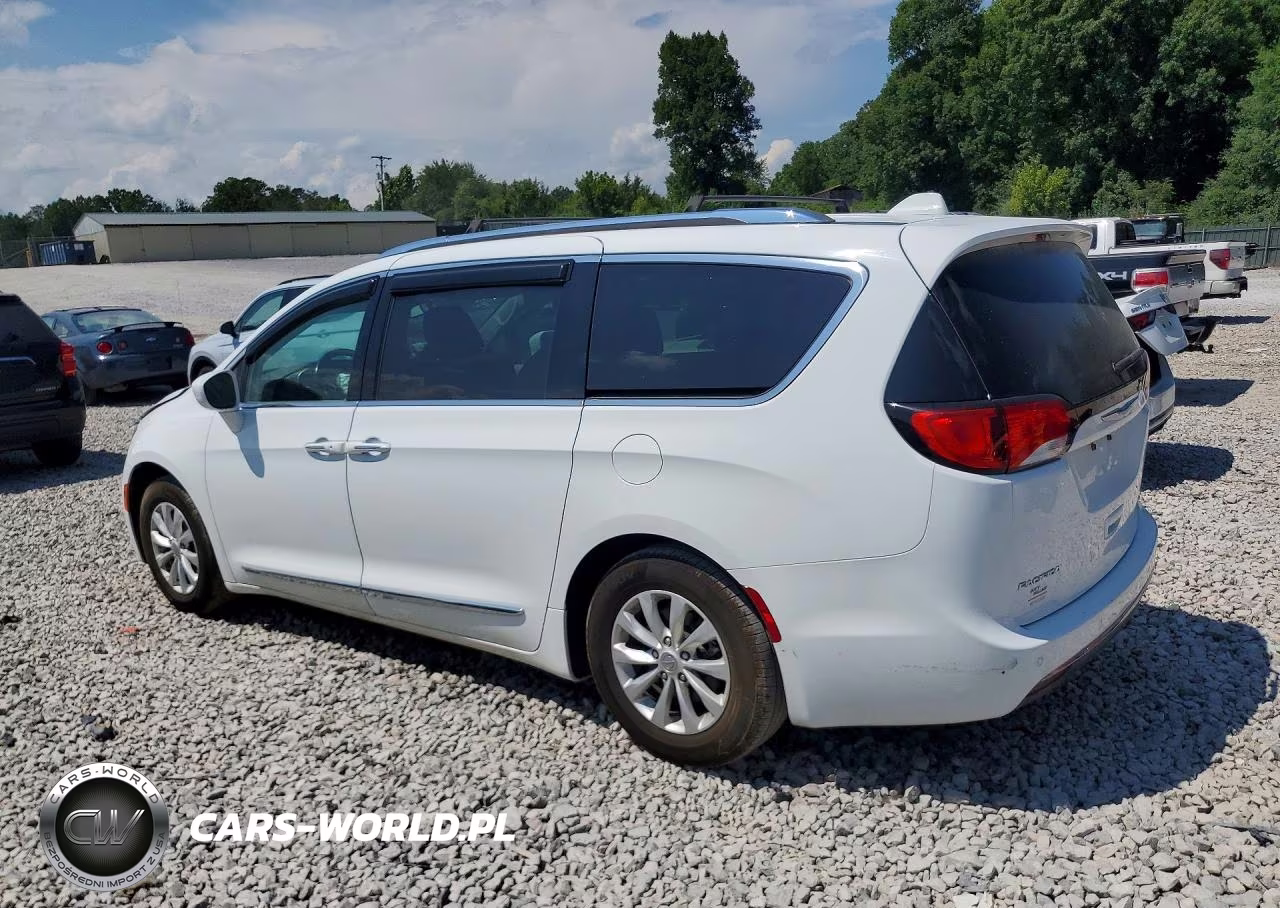 2018 Chrysler Pacifica Touring L VIN:2C4RC1BG0JR120113 - 2