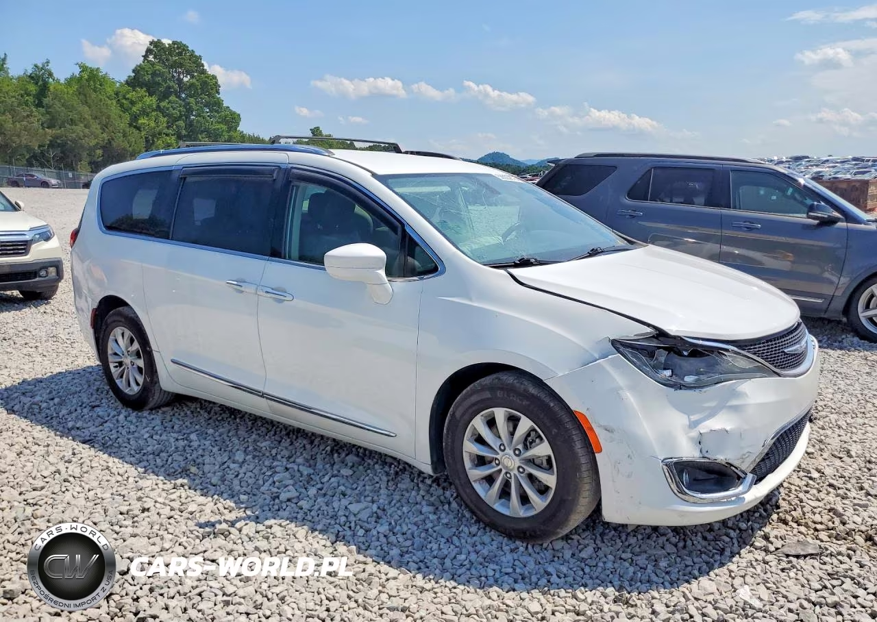 2018 Chrysler Pacifica Touring L VIN:2C4RC1BG0JR120113 - 4
