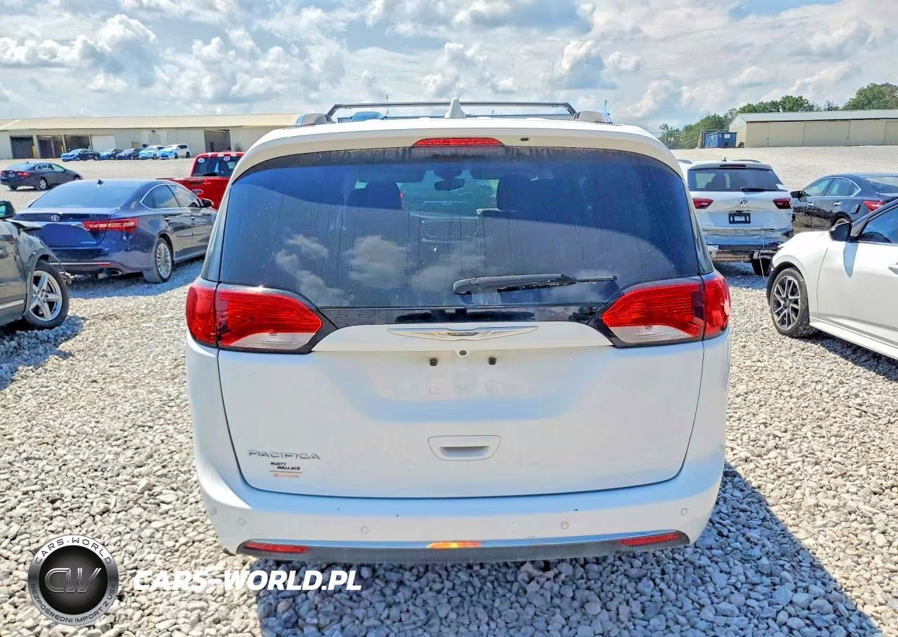 2018 Chrysler Pacifica Touring L VIN:2C4RC1BG0JR120113 - 6
