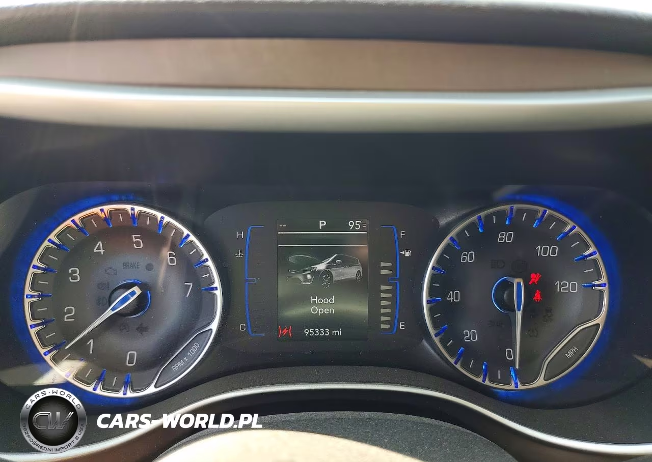 2018 Chrysler Pacifica Touring L VIN:2C4RC1BG0JR120113 - 9