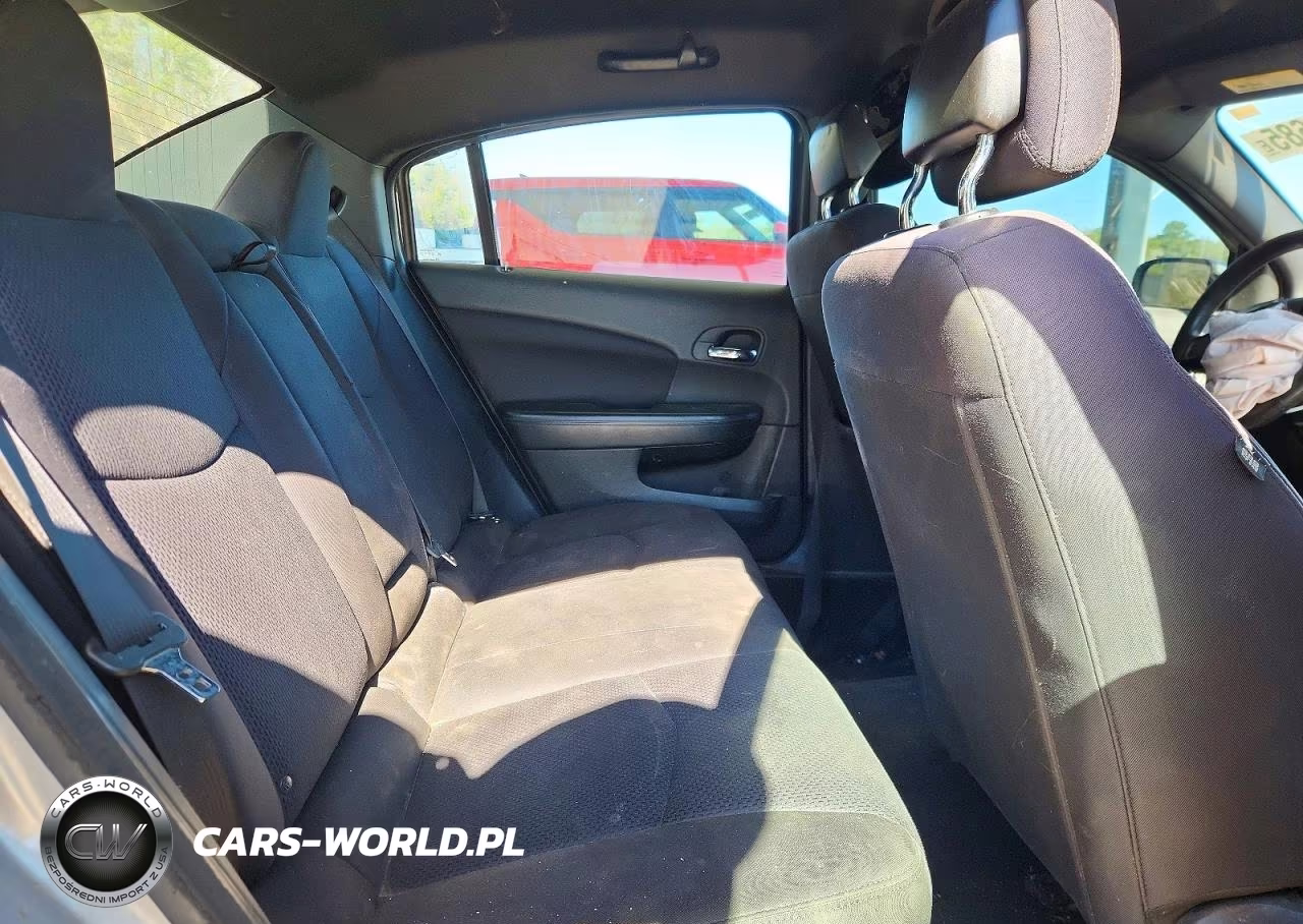 2014 Chrysler 200 VIN:1C3CCBABXEN170302 - 10