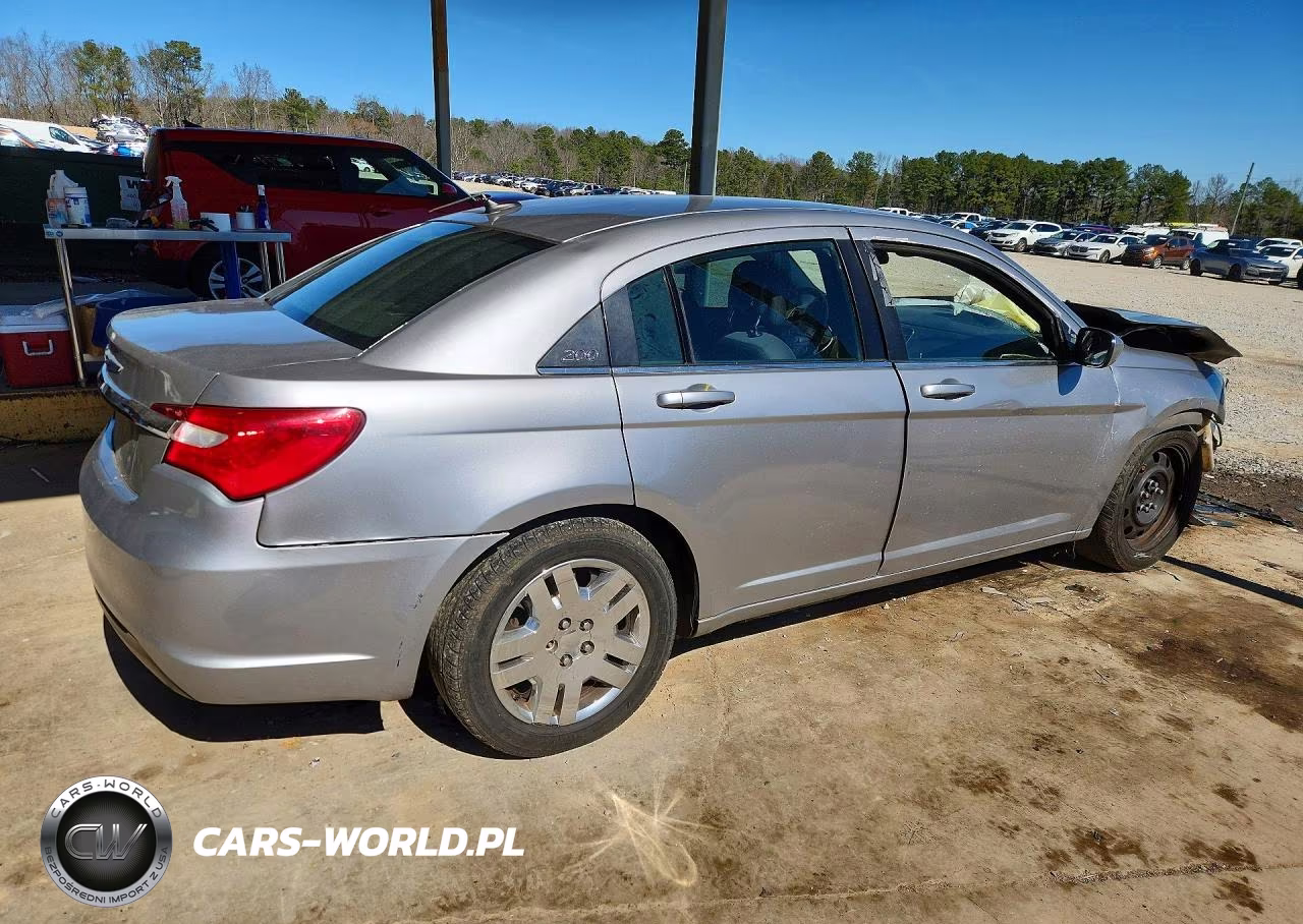 2014 Chrysler 200 VIN:1C3CCBABXEN170302 - 3