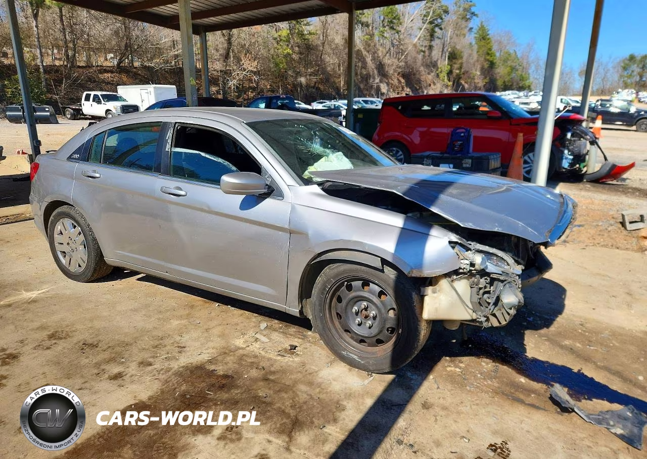 2014 Chrysler 200 VIN:1C3CCBABXEN170302 - 4