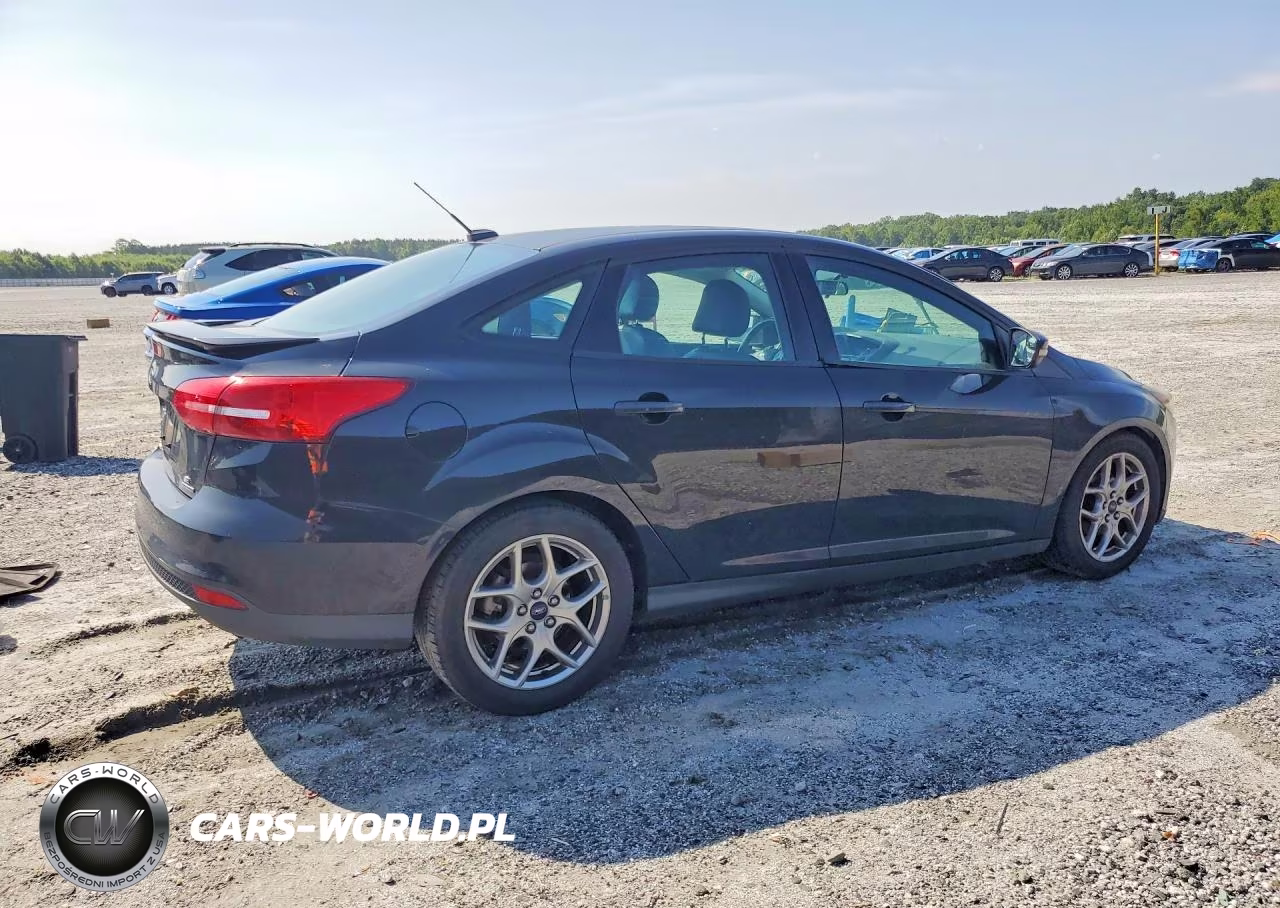 2015 Ford Focus Se VIN:1FADP3F21FL344876 - 3