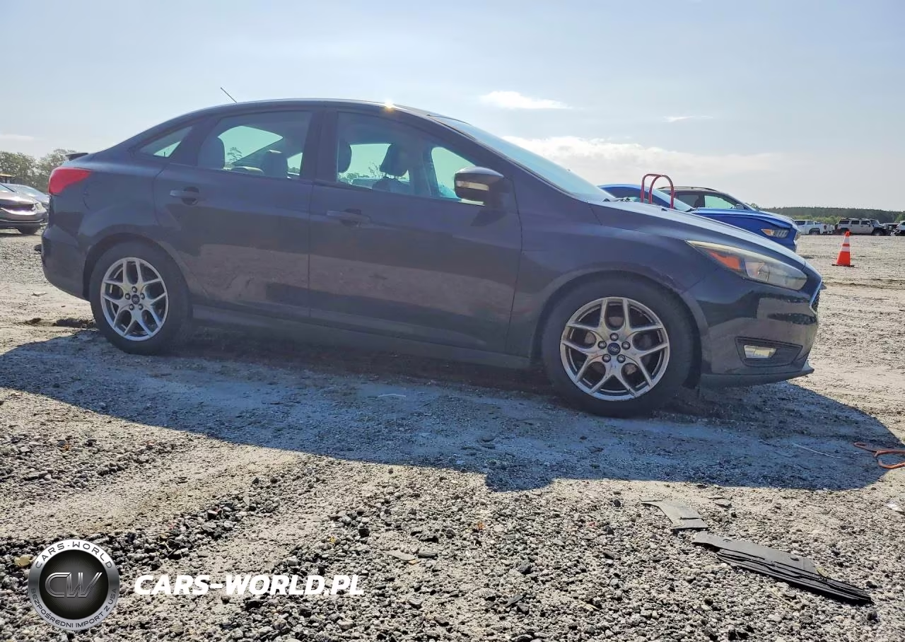 2015 Ford Focus Se VIN:1FADP3F21FL344876 - 4