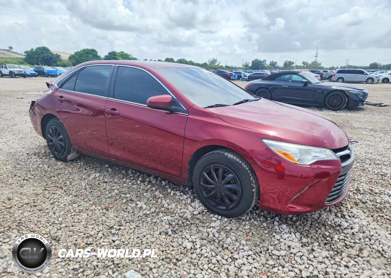 2016 Toyota Camry Le VIN:4T1BF1FK8GU528115 - 4