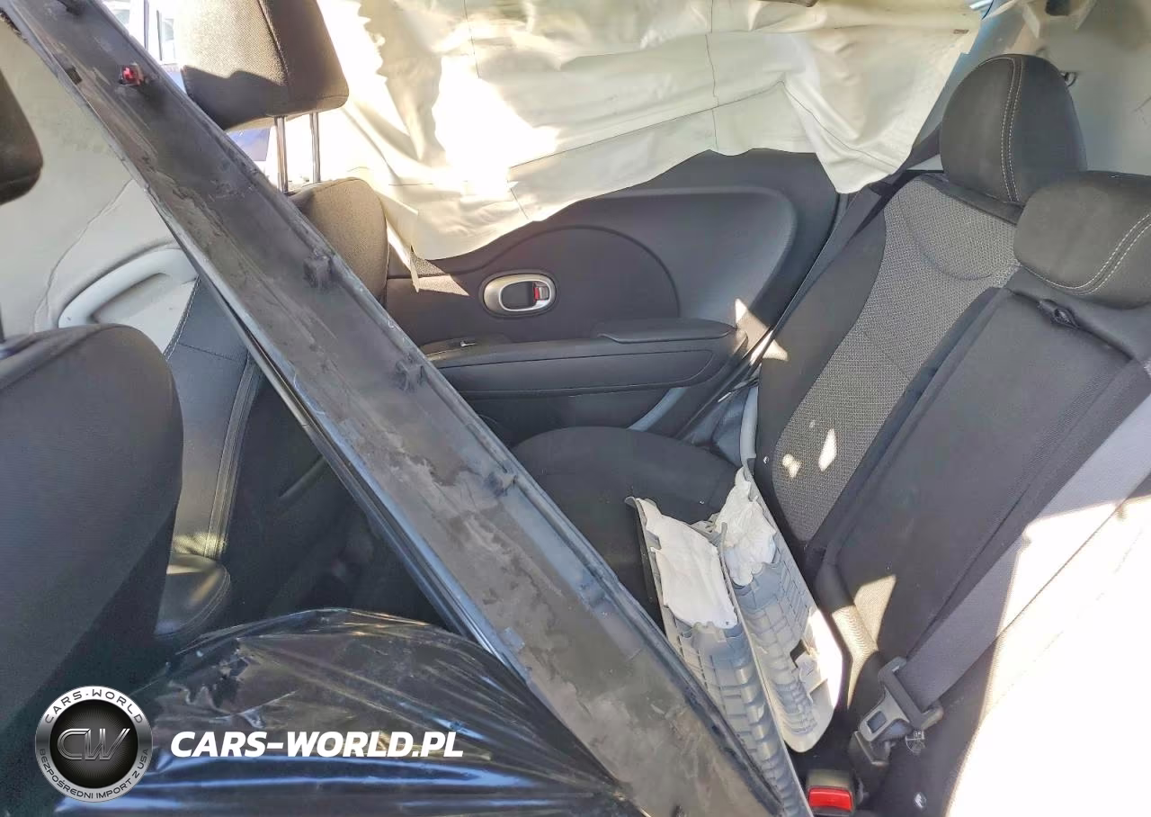 2018 Kia Soul + VIN:KNDJP3A58J7538031 - 11