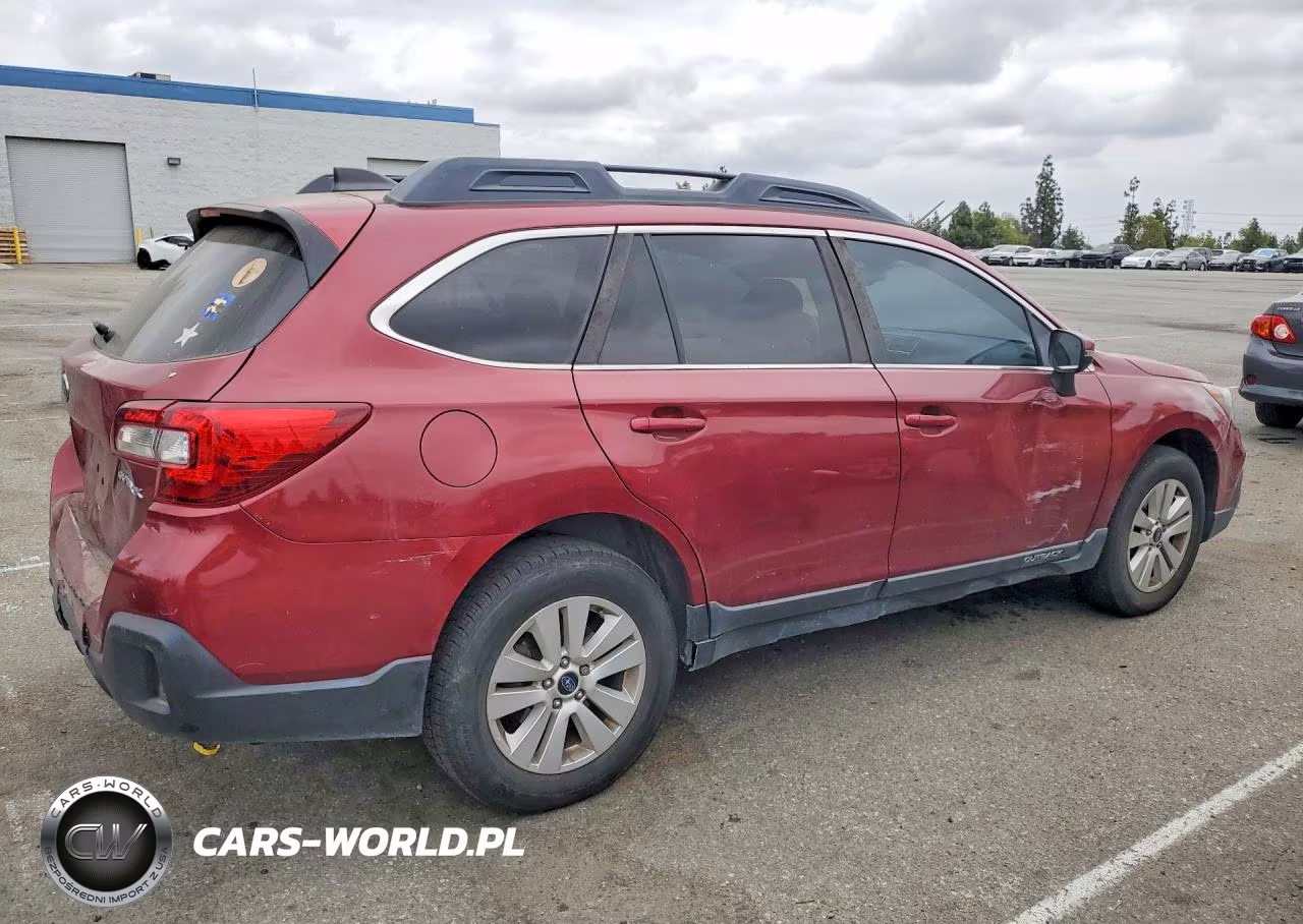 2018 Subaru Outback 2.5I Premium VIN:4S4BSAFC8J3333889 - 3