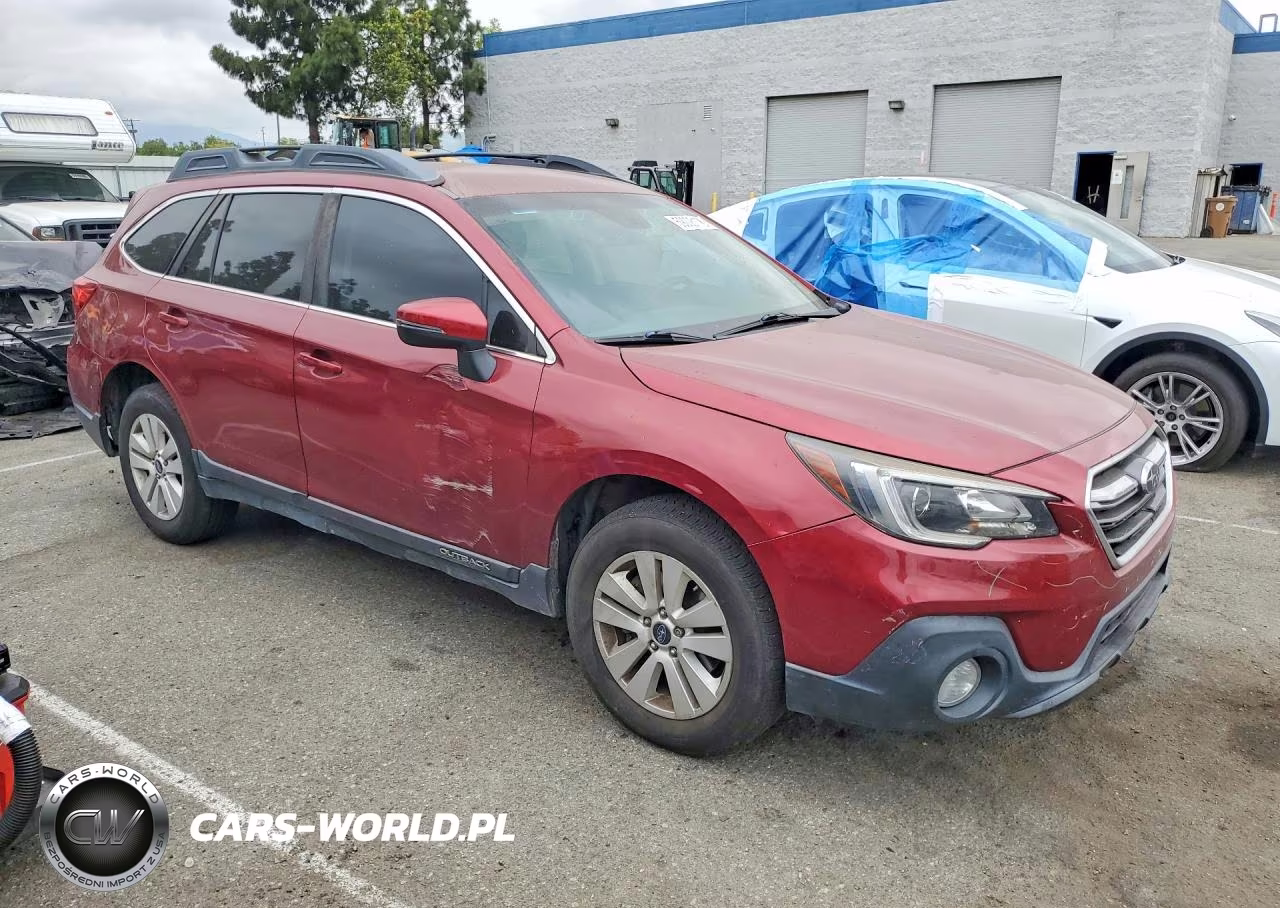 2018 Subaru Outback 2.5I Premium VIN:4S4BSAFC8J3333889 - 4