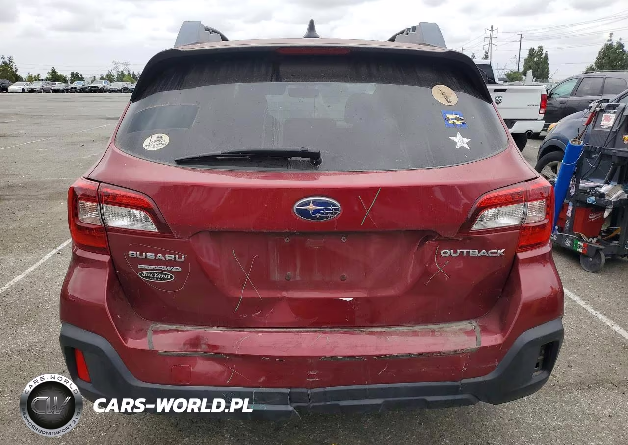 2018 Subaru Outback 2.5I Premium VIN:4S4BSAFC8J3333889 - 6