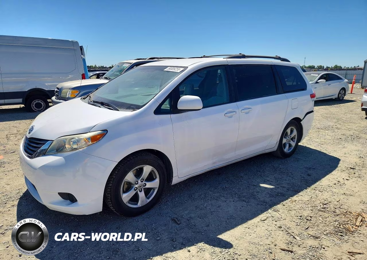 2011 Toyota Sienna Le – zdjęcie 1 z 13