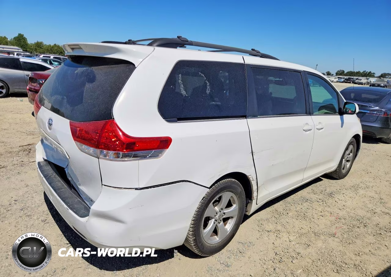 2011 Toyota Sienna Le VIN:5TDKK3DC7BS085346 - 3