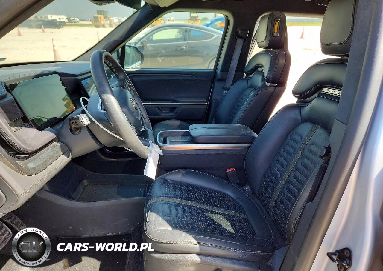 2025 Rivian R1T Adventure VIN:7FCTGBAA8SN035090 - 7
