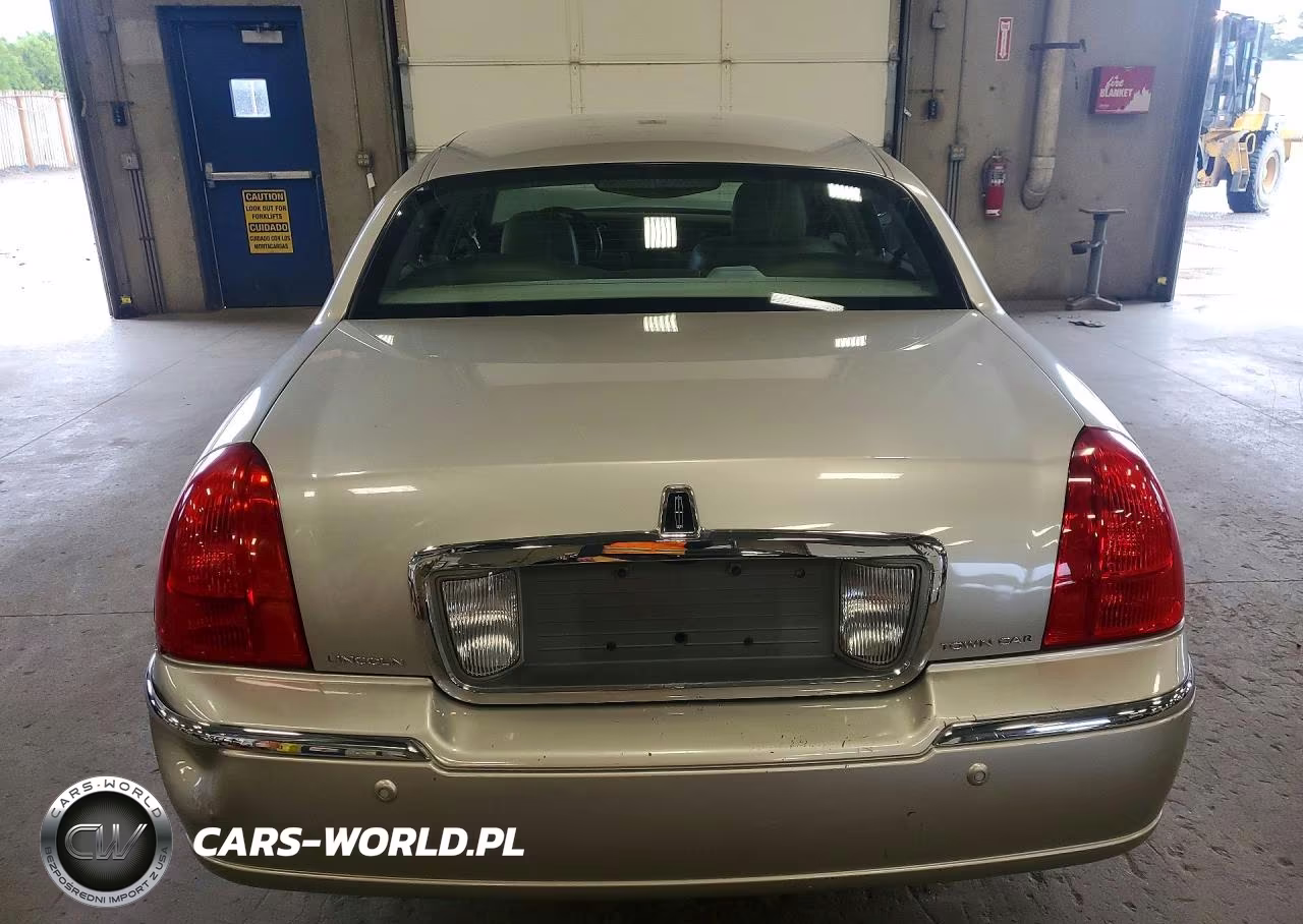 2004 Lincoln Town Car Ultimate VIN:1LNHM83W24Y621135 - 6