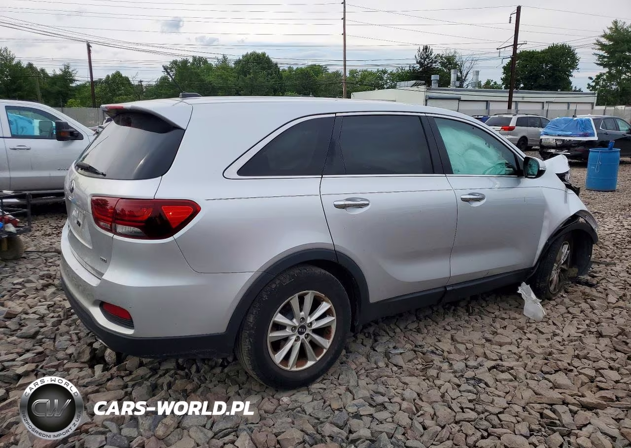2019 Kia Sorento L VIN:5XYPG4A34KG585169 - 3
