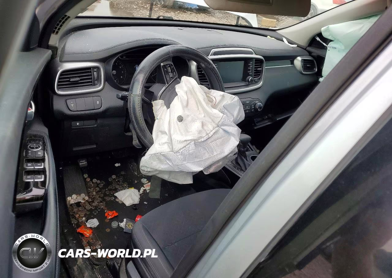 2019 Kia Sorento L VIN:5XYPG4A34KG585169 - 8