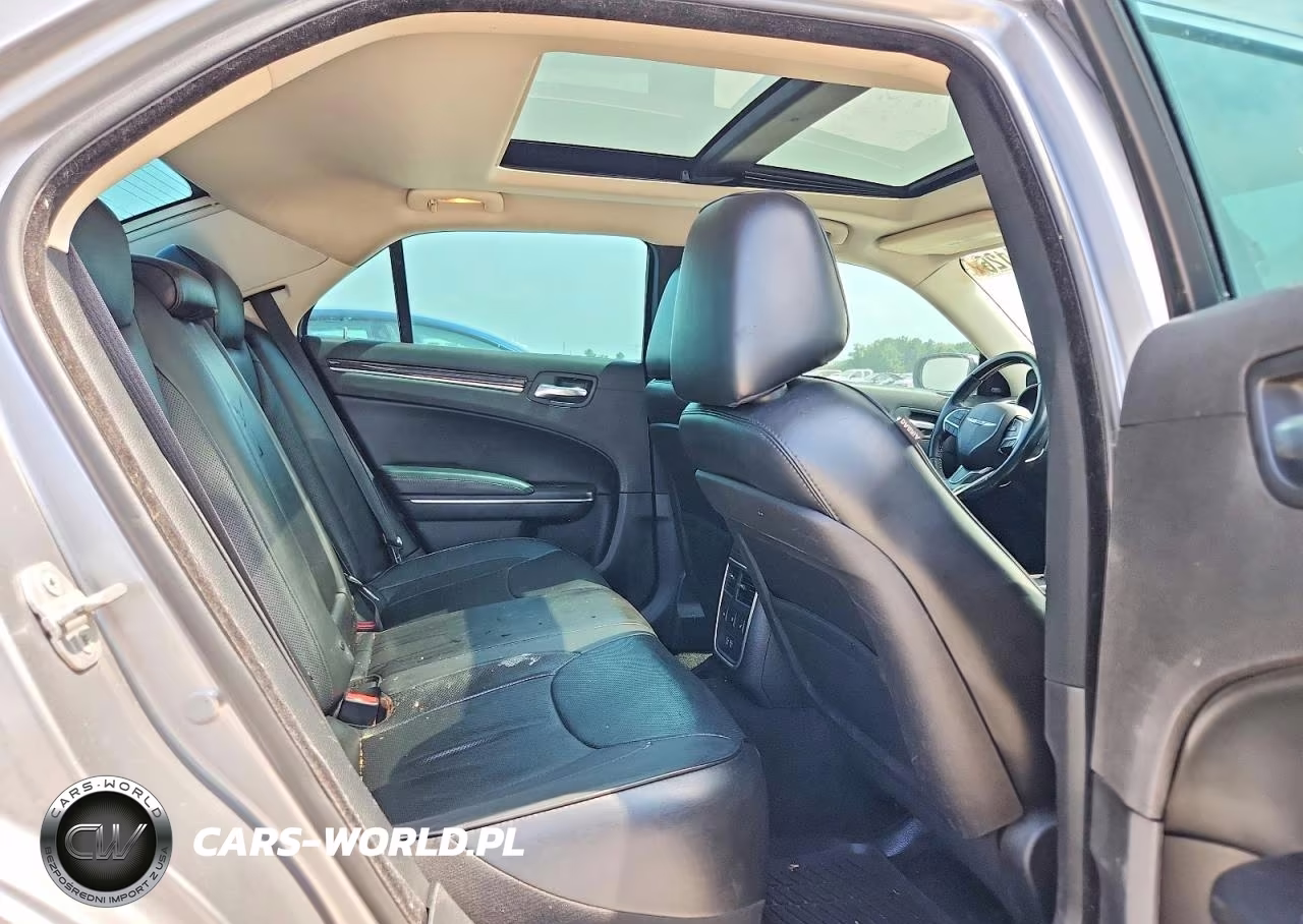 2016 Chrysler 300C VIN:2C3CCAEG2GH123633 - 10