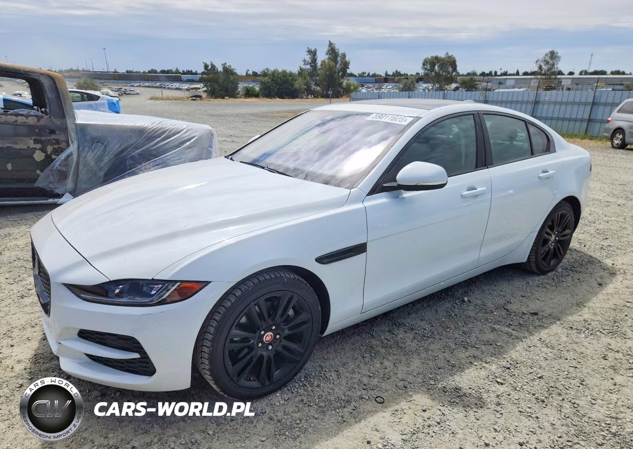 2020 Jaguar Xe S – zdjęcie 1 z 12