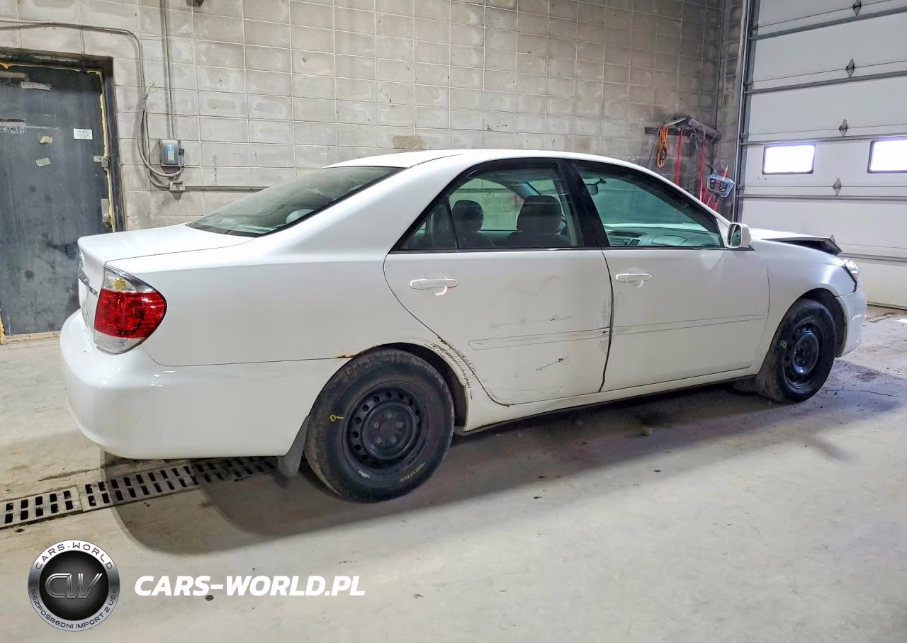 2005 Toyota Camry Le VIN:4T1BE32K75U385451 - 3