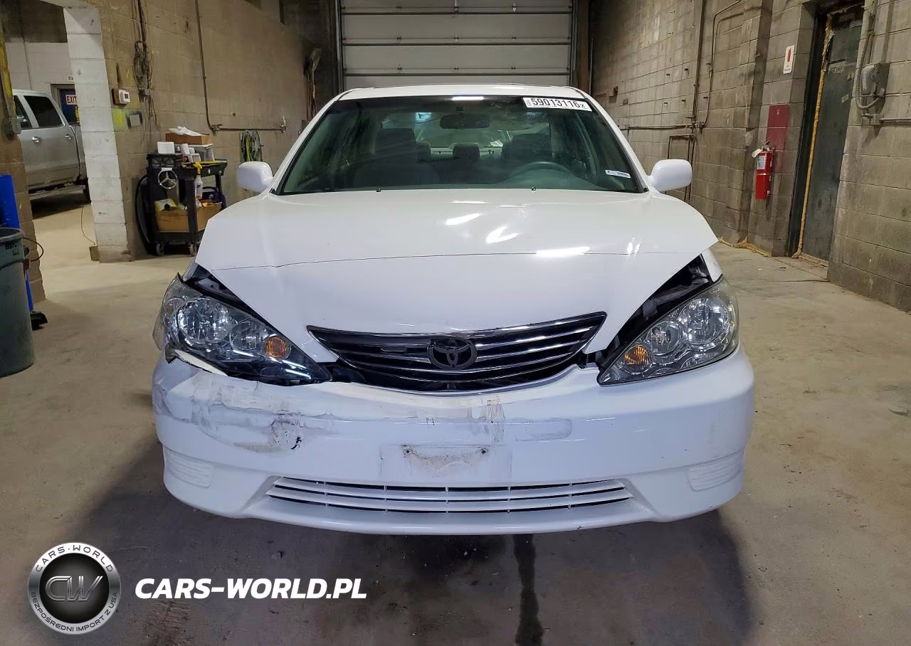 2005 Toyota Camry Le VIN:4T1BE32K75U385451 - 5