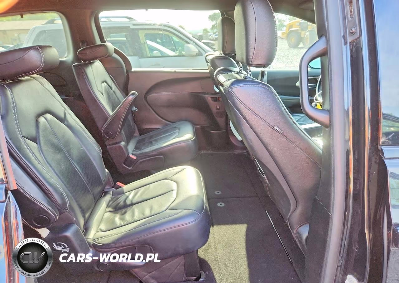 2019 Chrysler Pacifica Touring L Plus VIN:2C4RC1EG1KR667470 - 11