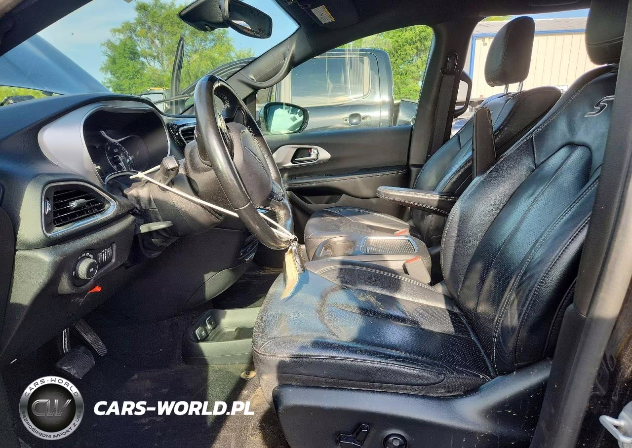 2019 Chrysler Pacifica Touring L Plus VIN:2C4RC1EG1KR667470 - 7