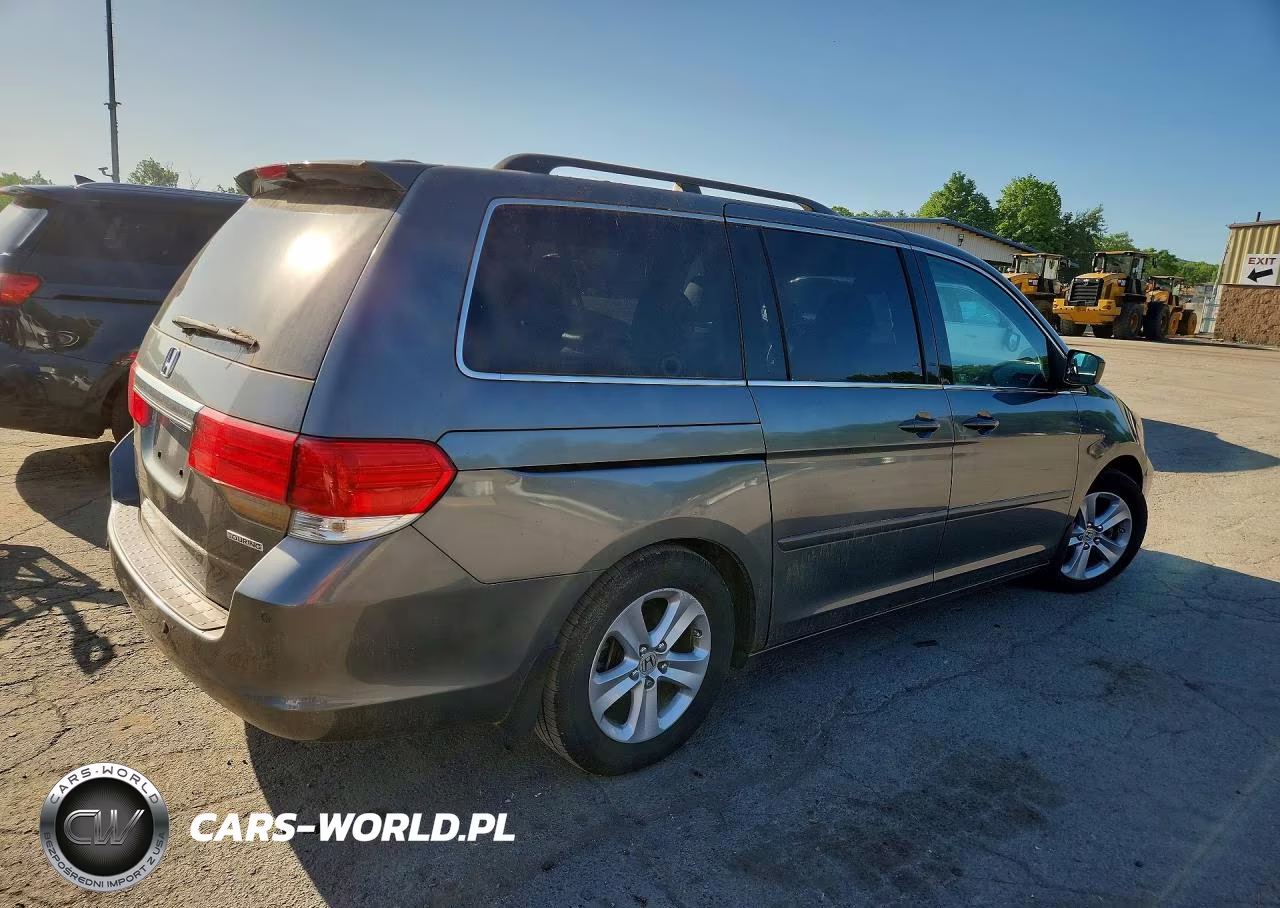 2010 Honda Odyssey Touring VIN:5FNRL3H91AB083962 - 3